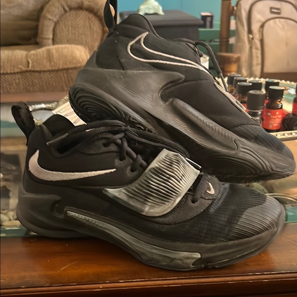 Nike youth Black Athletic Shoes